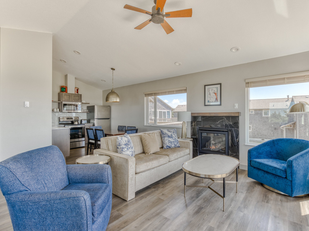 Lighthouse Oceanfront Resort主图