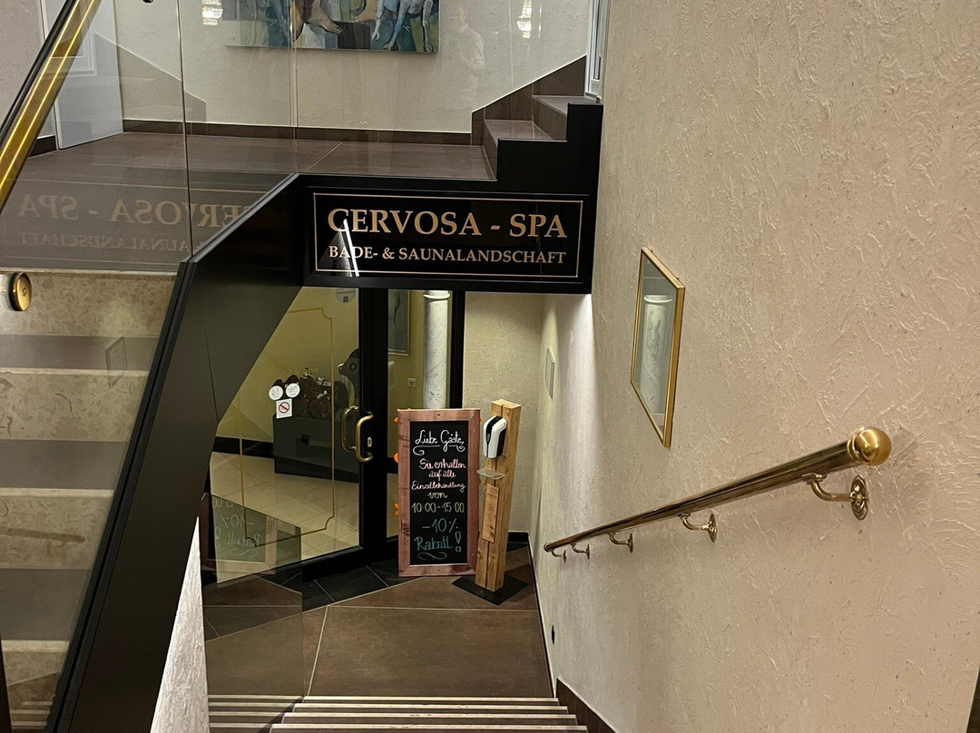 瑟尔沃萨健康酒店主图