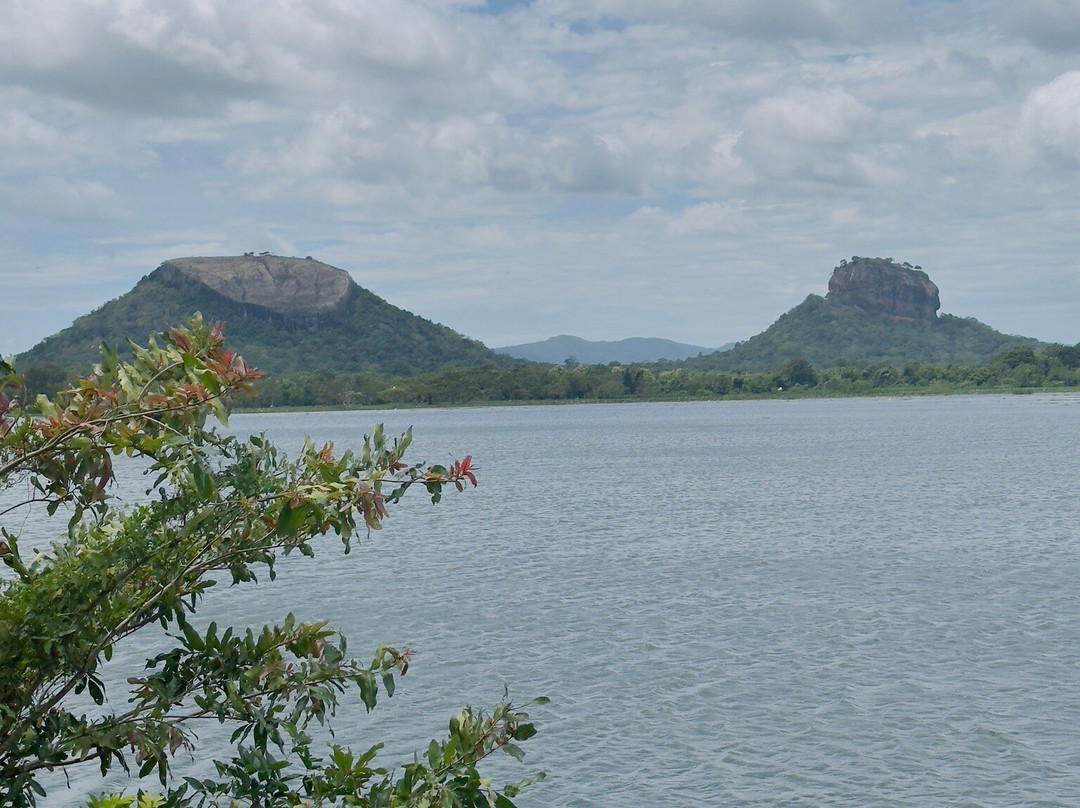 Sigiri Jeep Safari Tours & Tuk/tuk rides-锡吉里亚必去景点