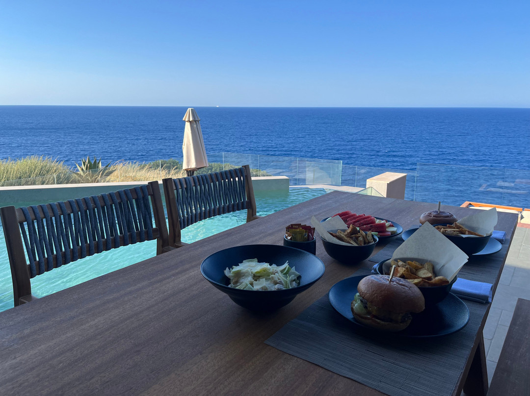 Acro Suites A Wellbeing Resort主图