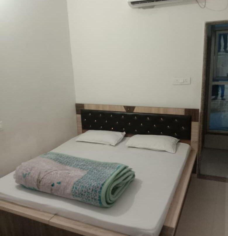 Laddu Gopal Guest House
