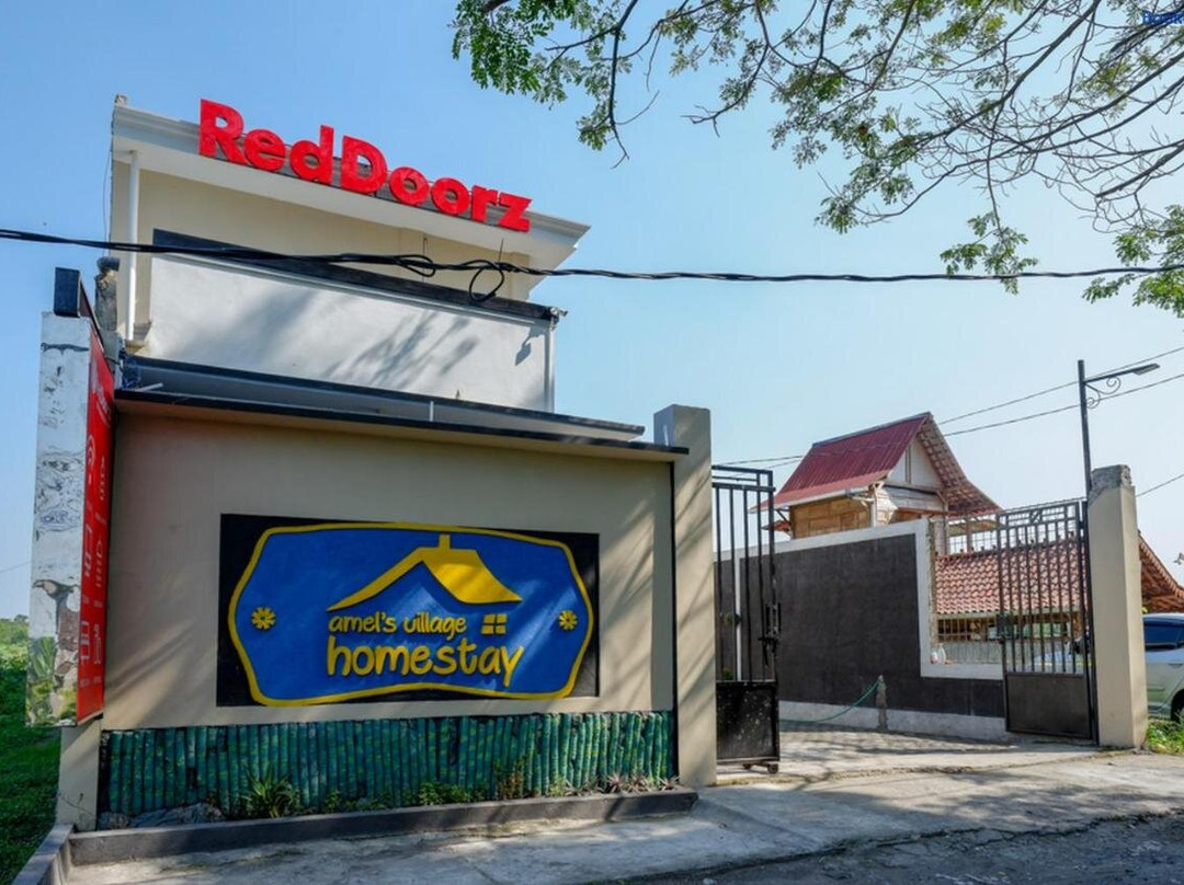 RedDoorz near Padang Golf Adisucipto