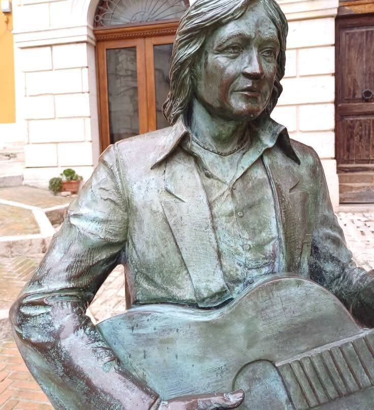 Statua Di Fred Bongusto-坎波巴索必去景点