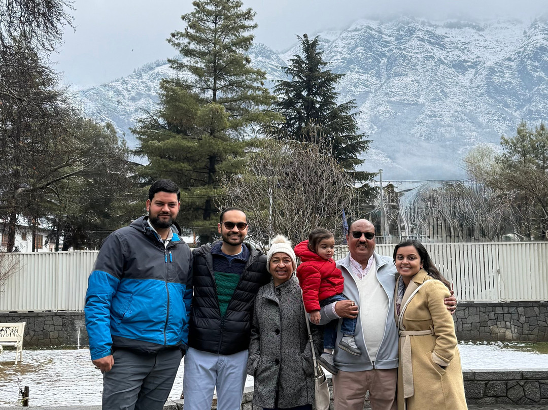 KASHMIR TAXI SERVICE BY SALMAAN-斯利那加必去景点