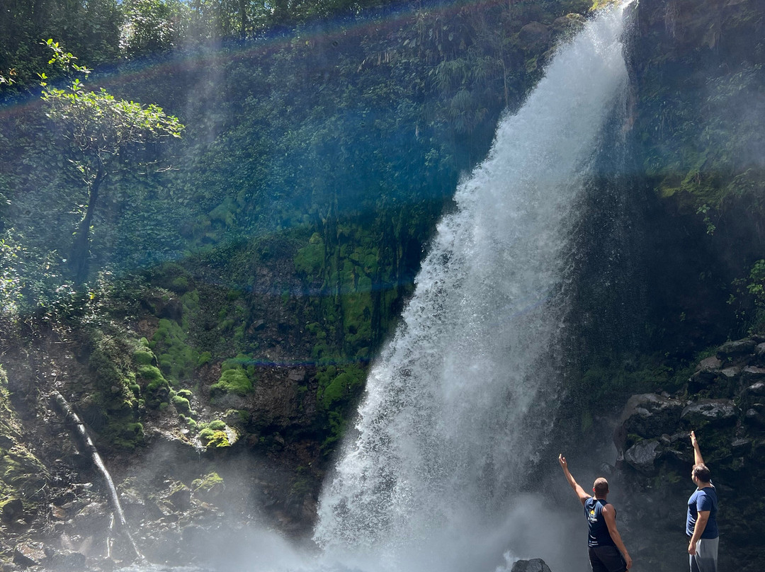 tours chary costa rica rio celeste景点图片