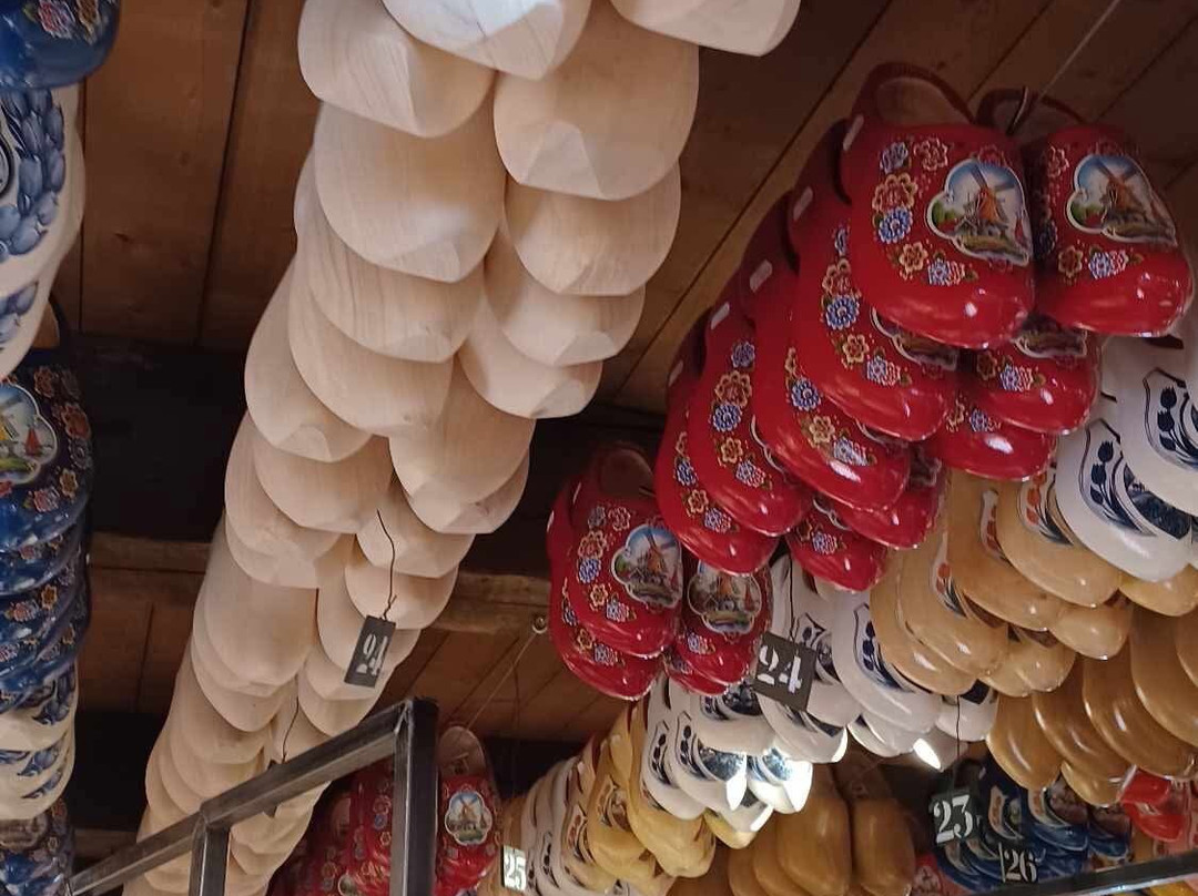 Kooijman Souvenirs & Clogs Wooden Shoe Workshop景点图片