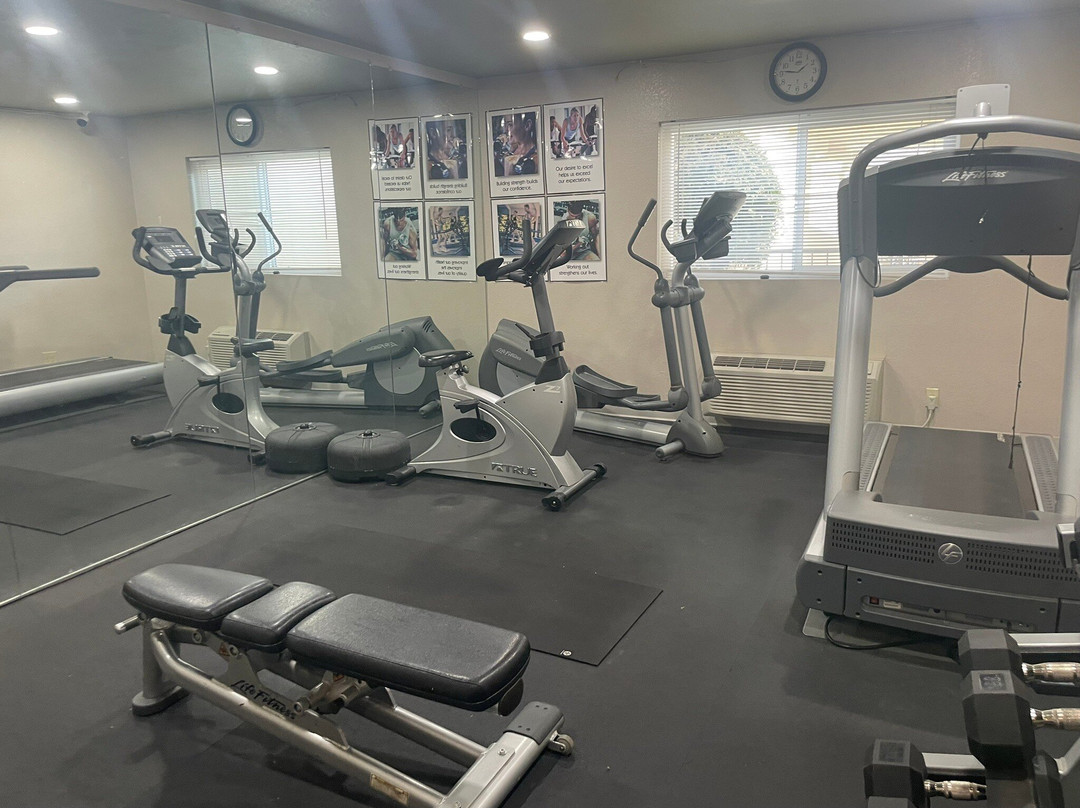 蒂哈查皮拉金塔酒店主图