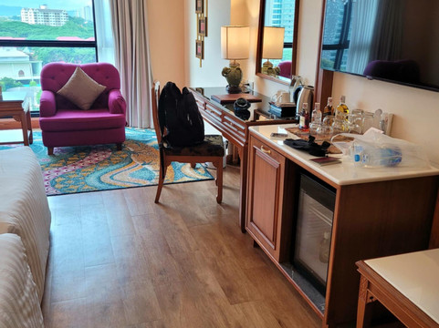 皇后奢华大酒店主图