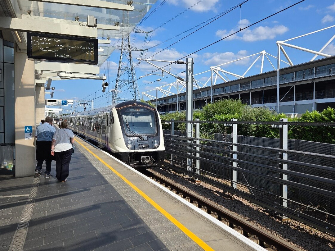 Elizabeth Line by TfL-伦敦必去景点