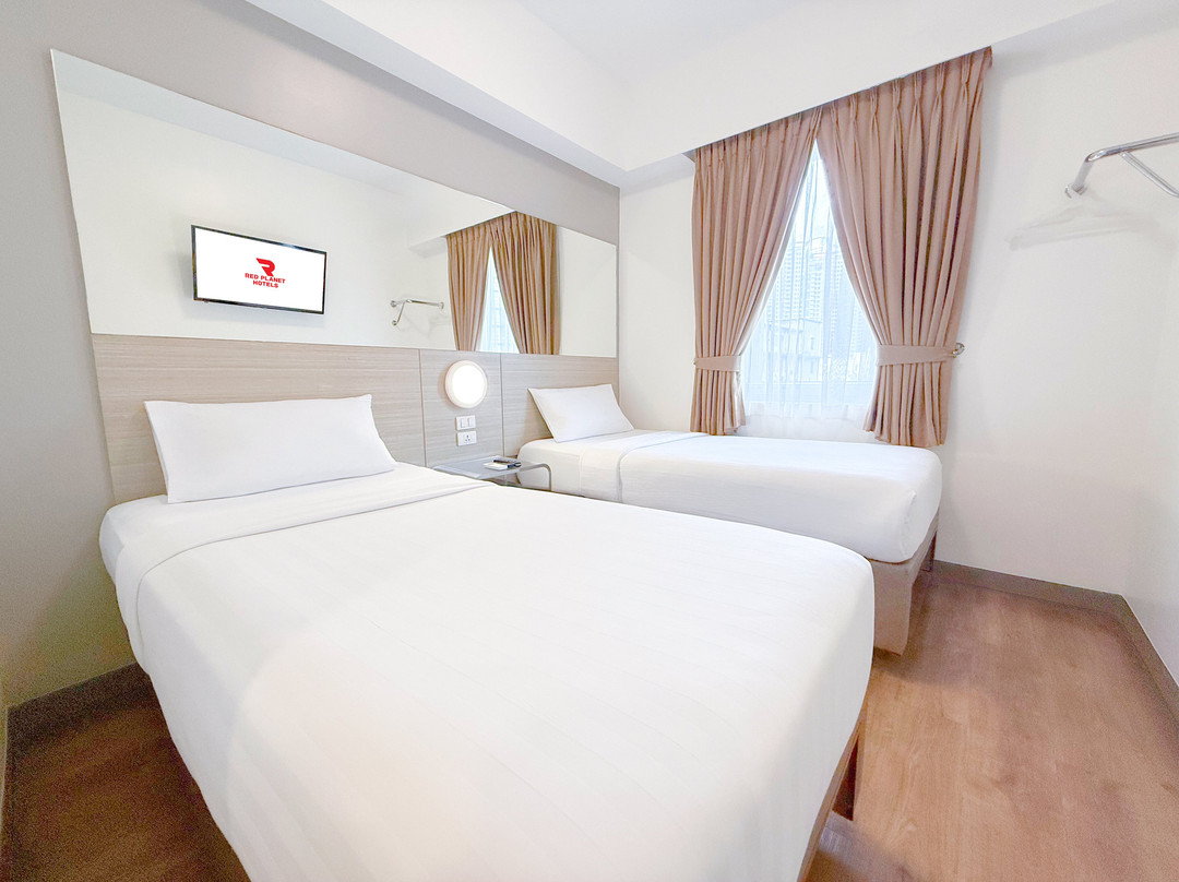 奥提加斯红色星球酒店主图