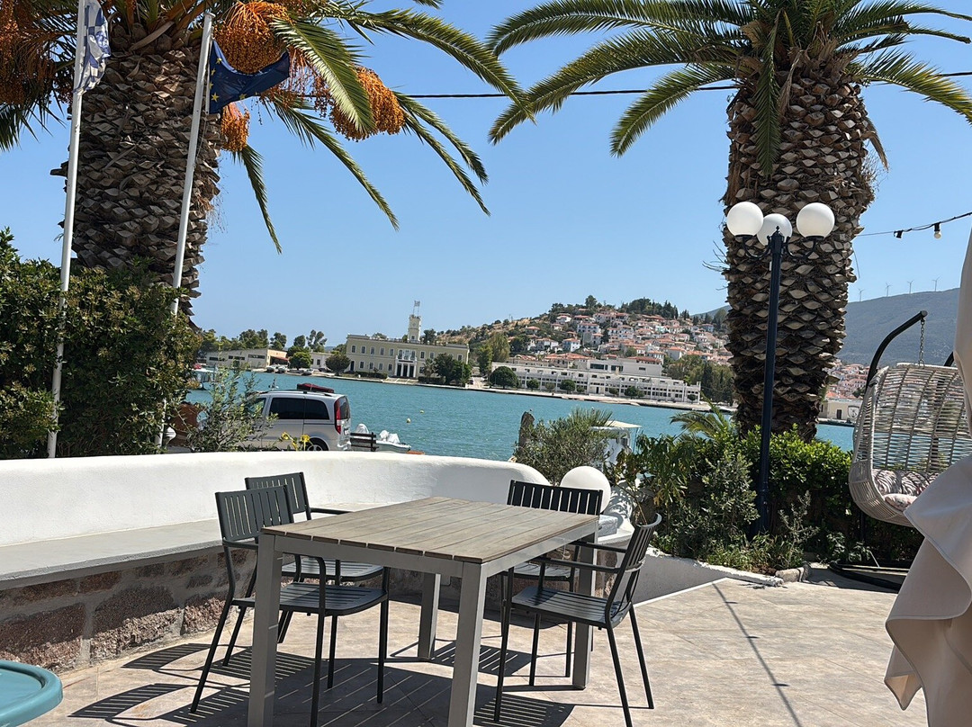 尼基斯田园酒店主图