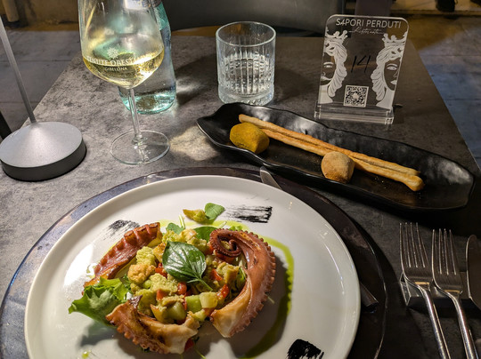 阿尔玛酒店主图