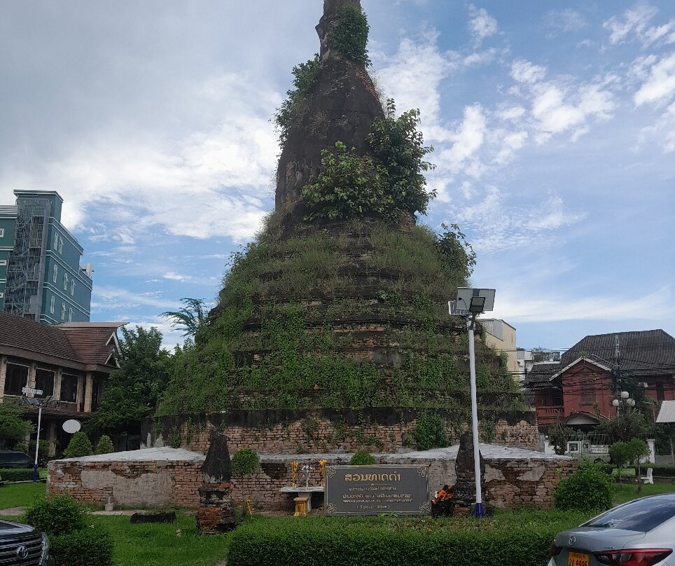 Black Stupa (That Dam)-万象必去景点
