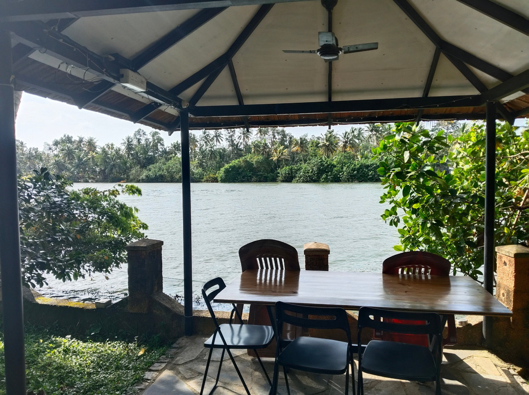 Green Chromide River View Wooden House主图