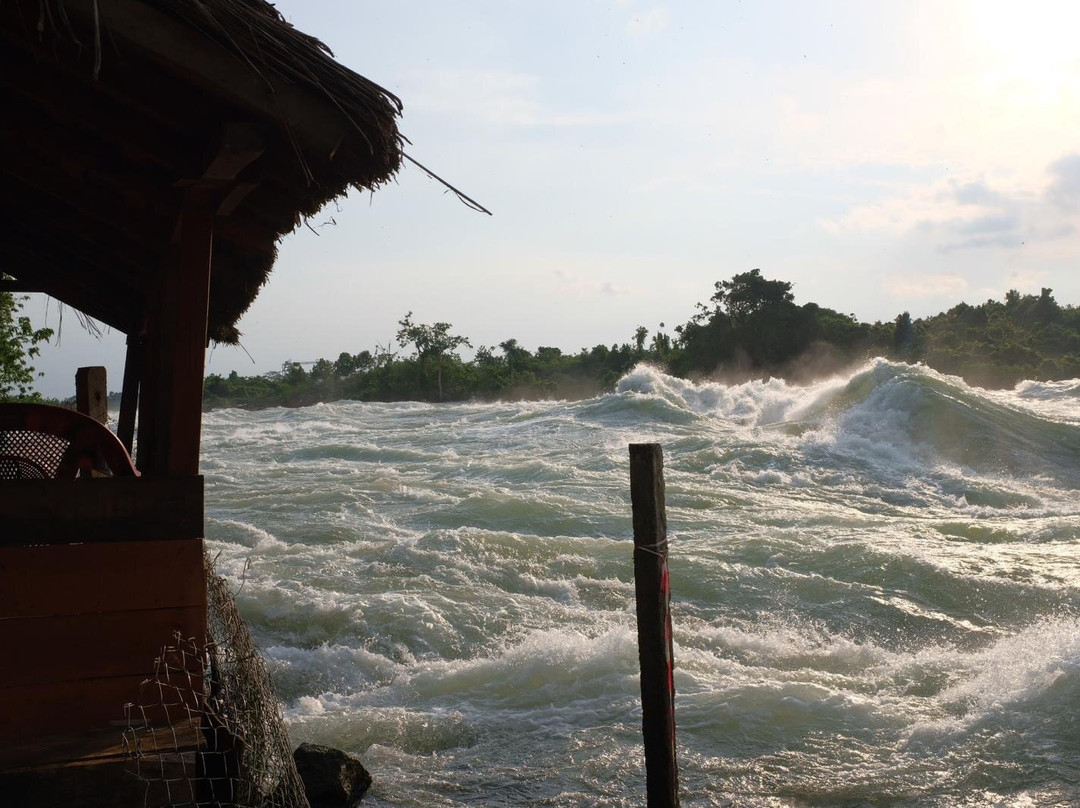 Busowoko Waterfalls-金贾必去景点