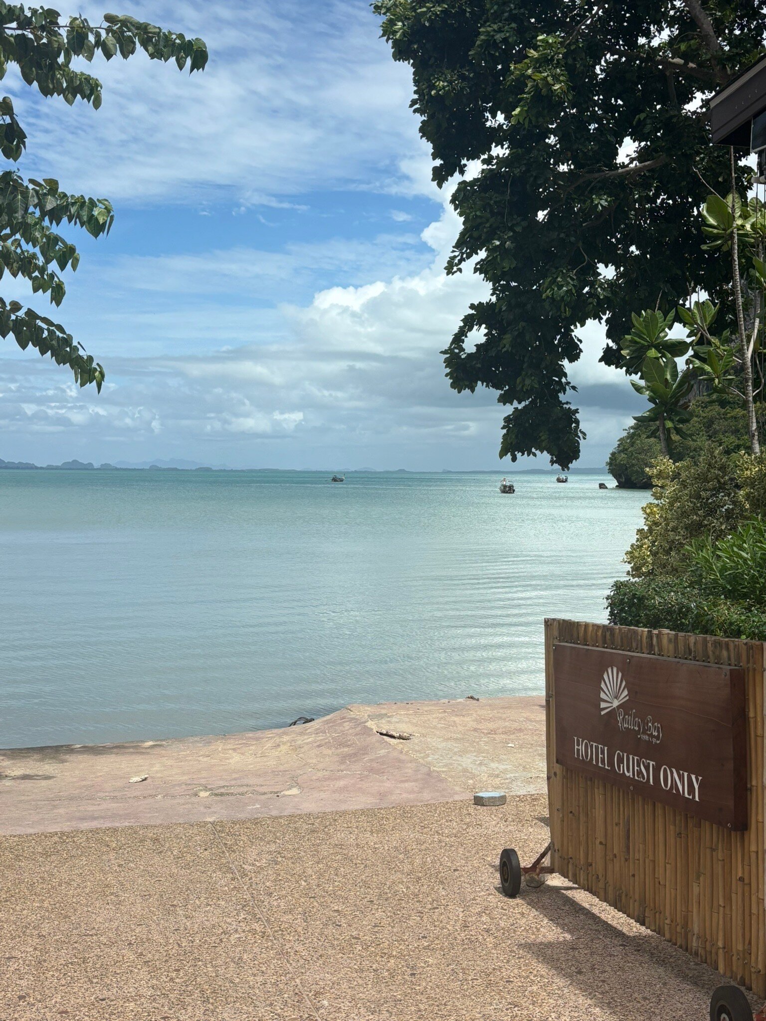 莱雷湾度假村-官方