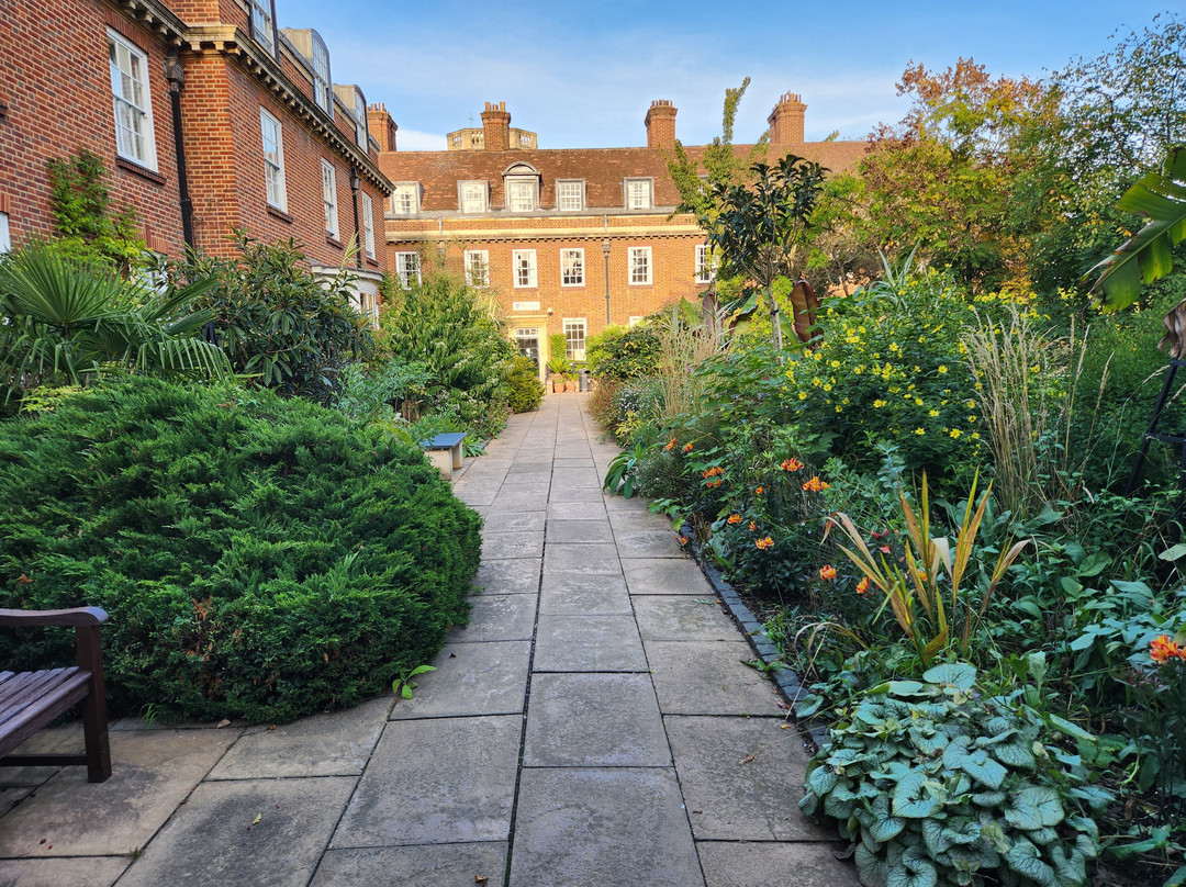 St Hugh's College主图