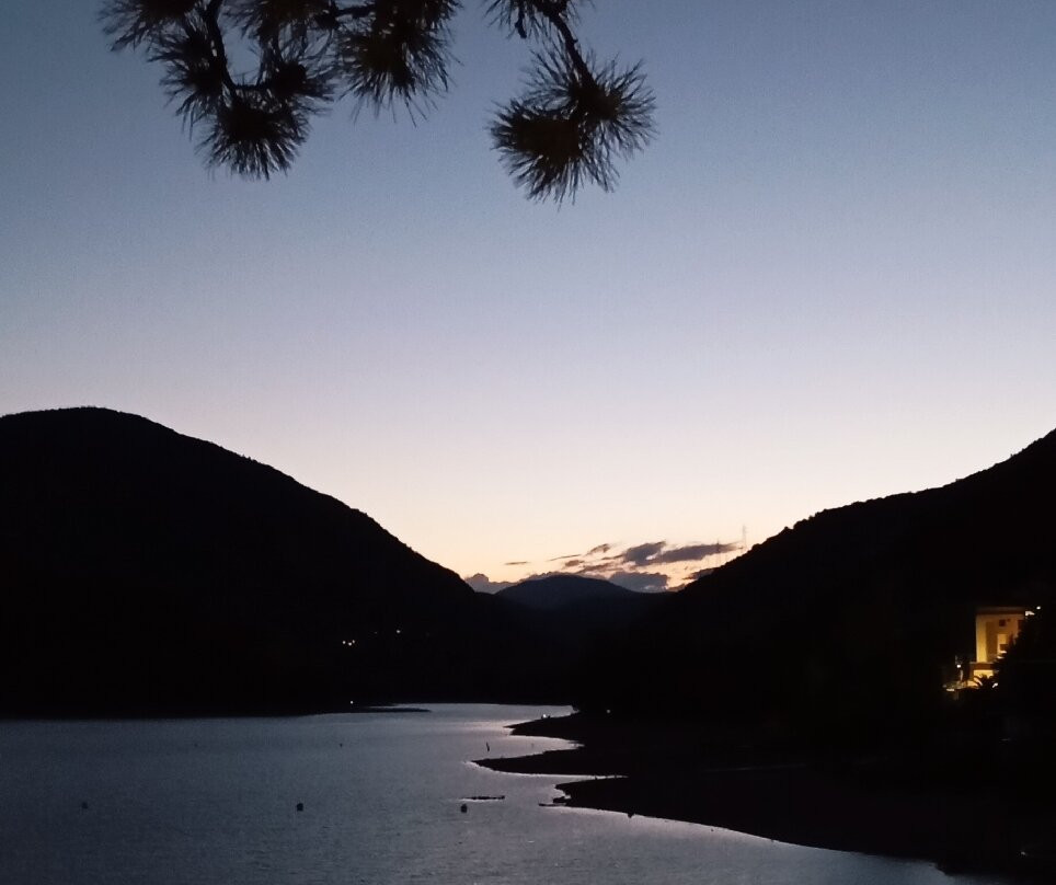 Lago di Caccamo-Serrapetrona必去景点