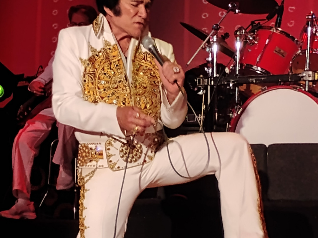 Jerry Presley's God and Country Theaters-布兰森必去景点