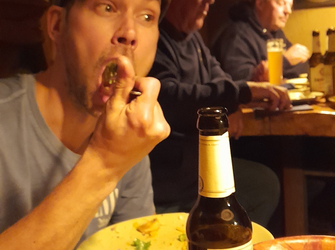 Red House on the Hill主图