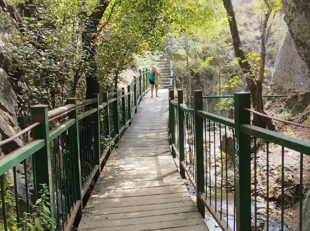 Millomeris Waterfall-帕拉翠斯必去景点