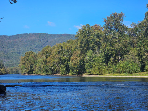 Downriver Canoe Company-Bentonville必去景点
