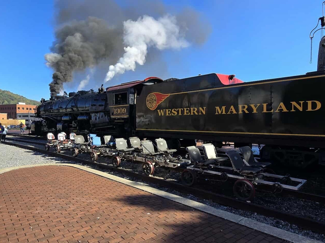 Tracks and Yaks-弗罗斯特堡必去景点