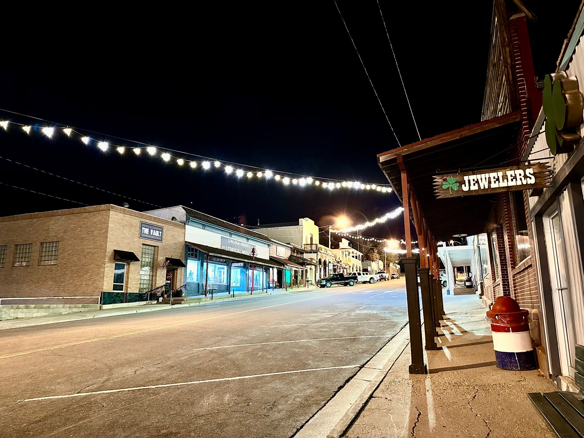 Overland Hotel & Saloon-官方