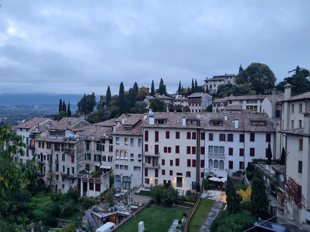 Piazza Garibaldi-阿索洛必去景点