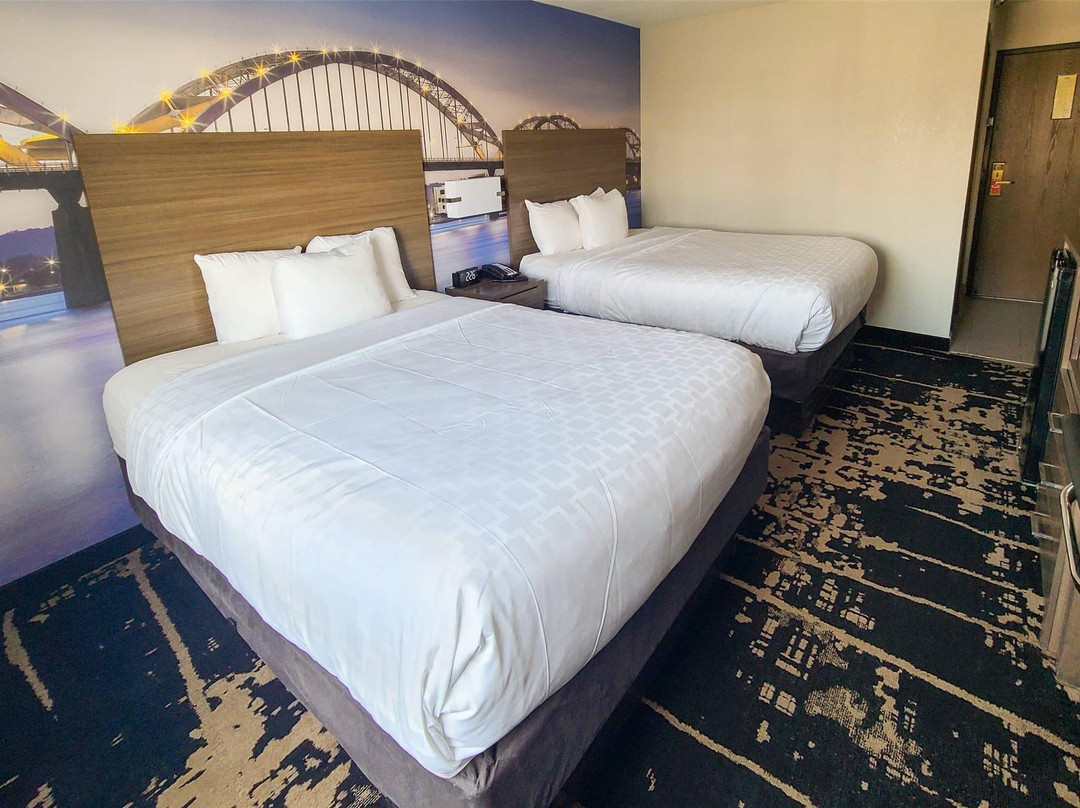 Clarion Pointe Bettendorf - Quad Cities