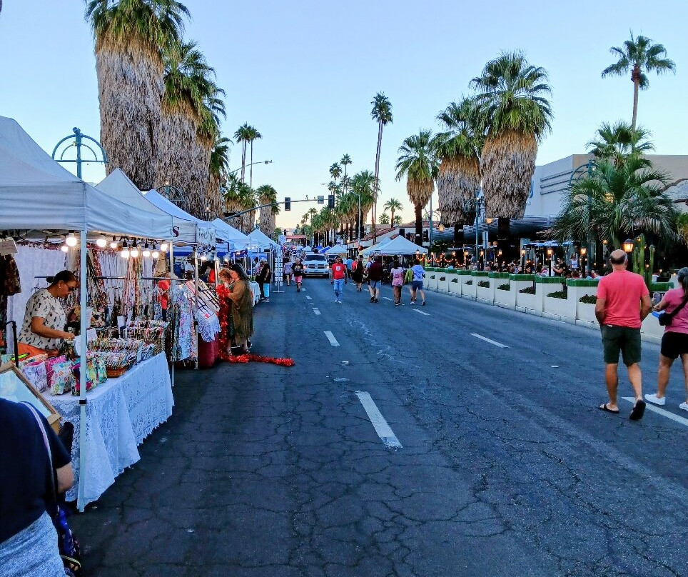 周四集市-棕榈泉市必去景点