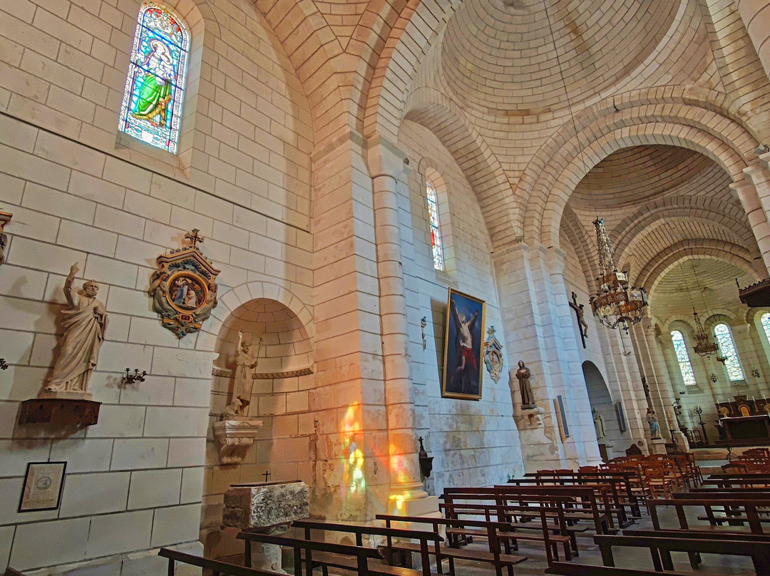 The Church of Saint-Pierre-ès-Liens in Bourdeilles-Bourdeilles必去景点