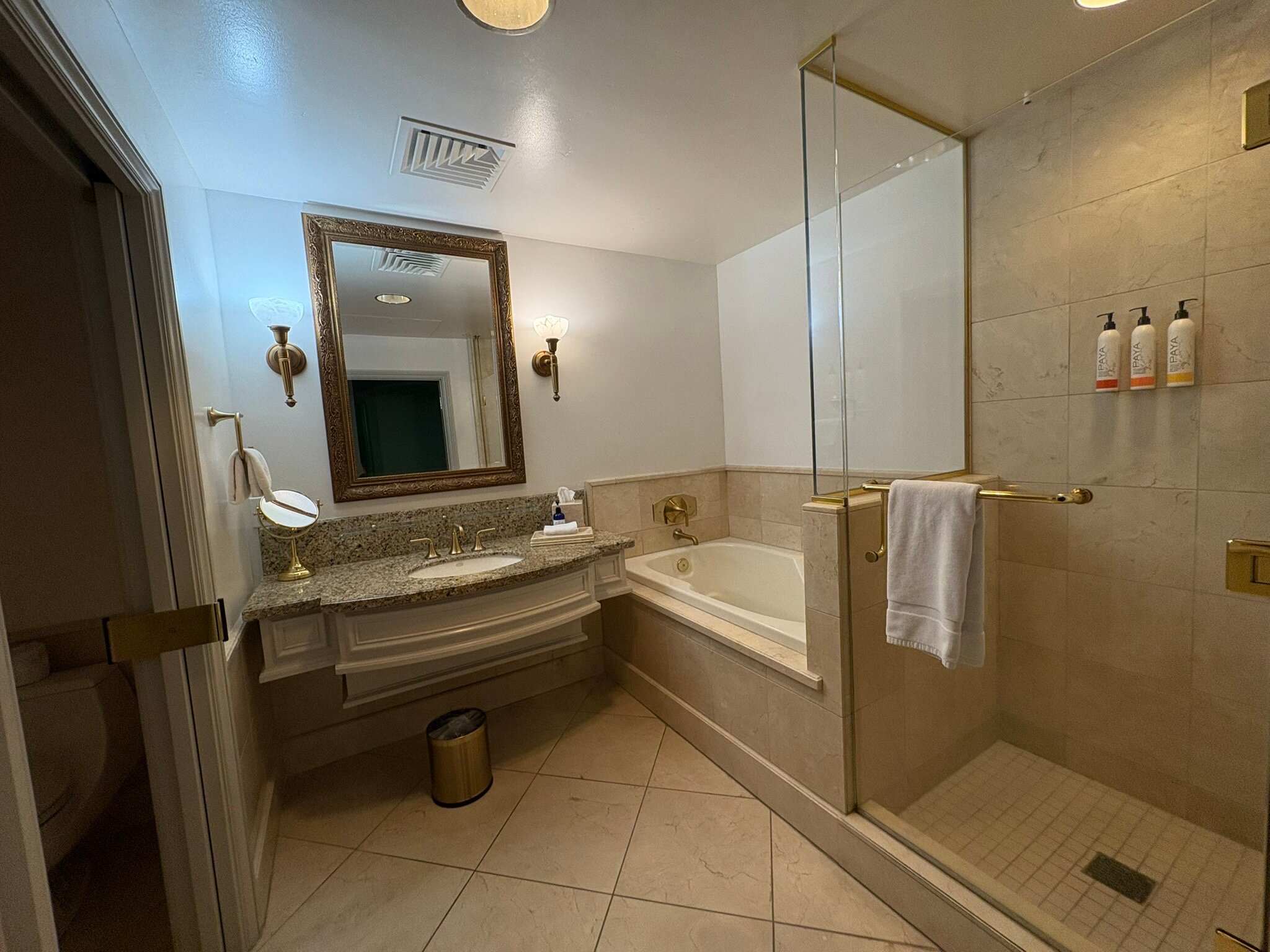 Carlton Hotel-官方