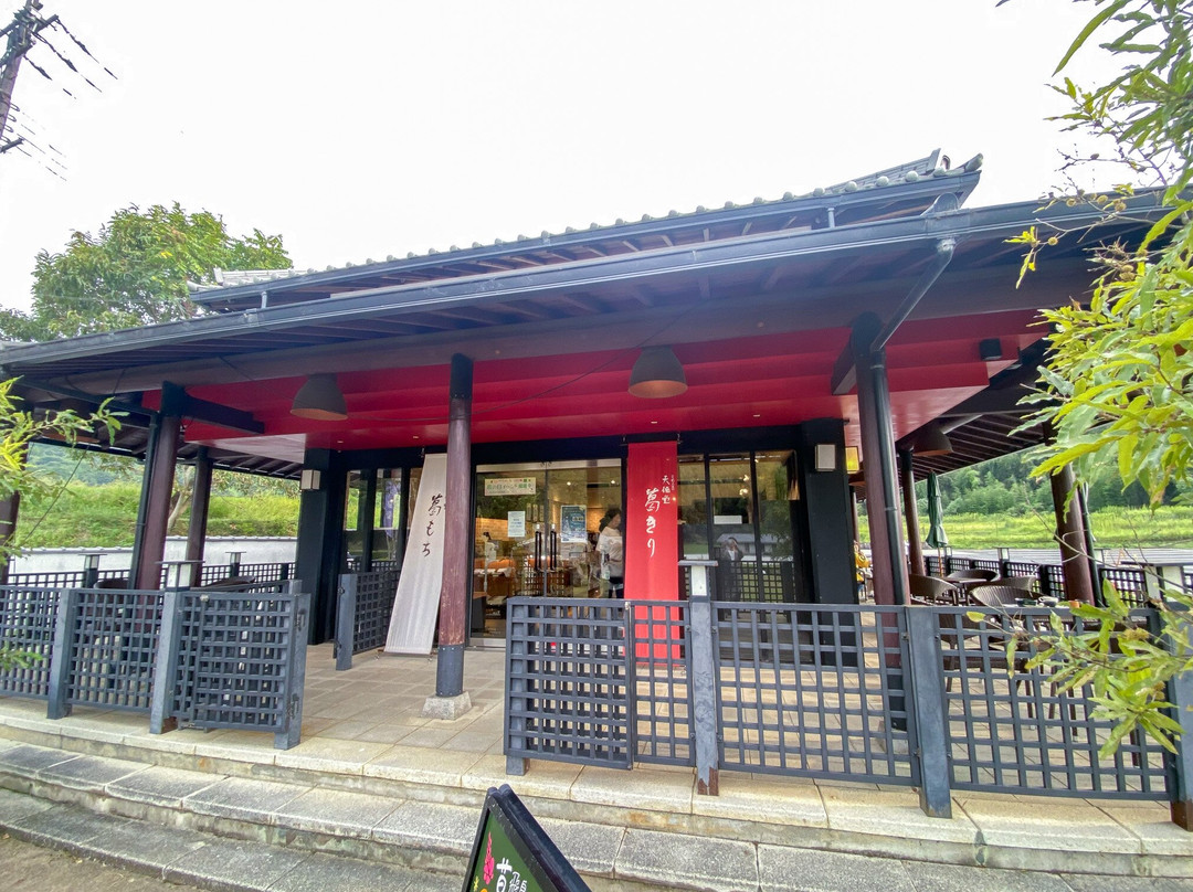 飛鳥彩瑠璃の丘天極堂テラス主图