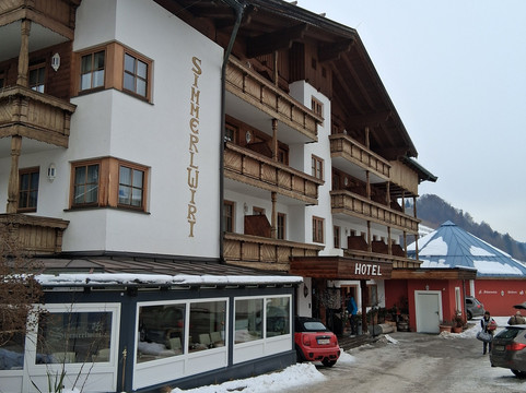 西梅尔维特酒店主图