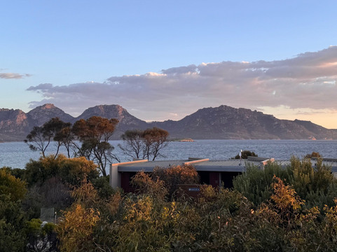 海湾边缘度假村主图