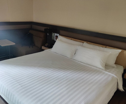 曼谷阿莫拉尼欧拉克斯套房酒店主图