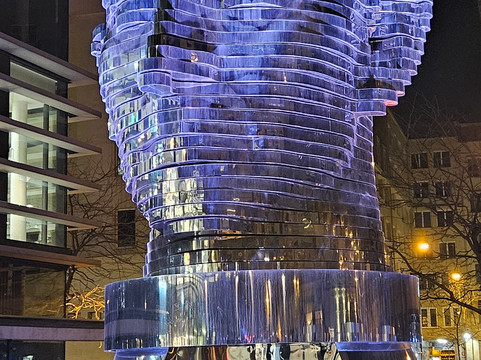 卡夫卡雕像-布拉格必去景点