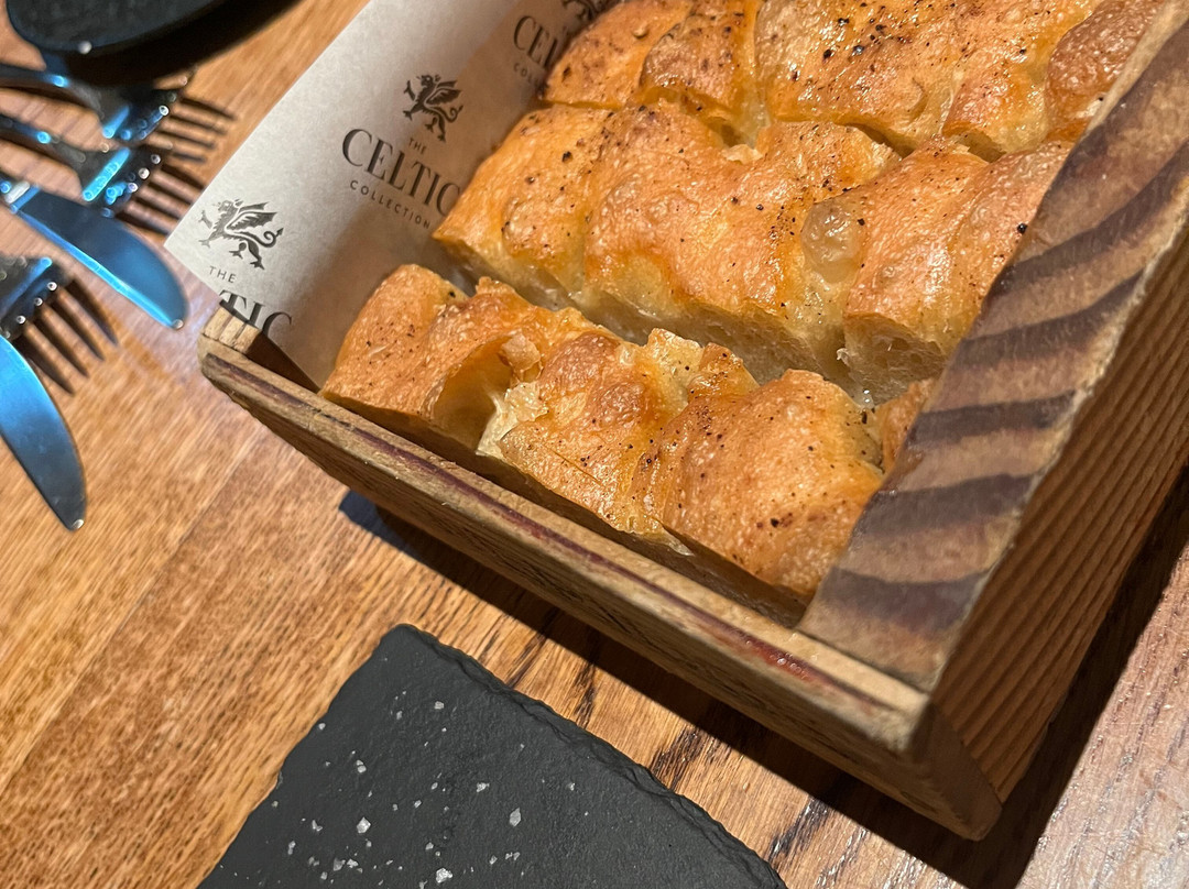 厄斯克纽布里奇酒店主图