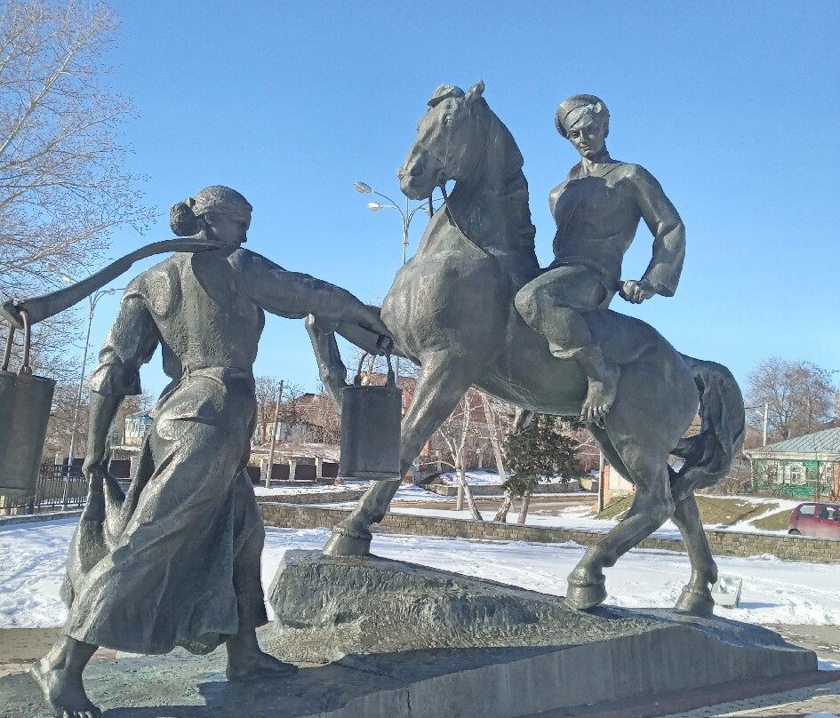 Grigoriy i Aksinya Sculptural Composition-Veshenskaya必去景点