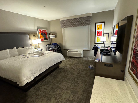 拉伯克大学欢朋套房酒店主图