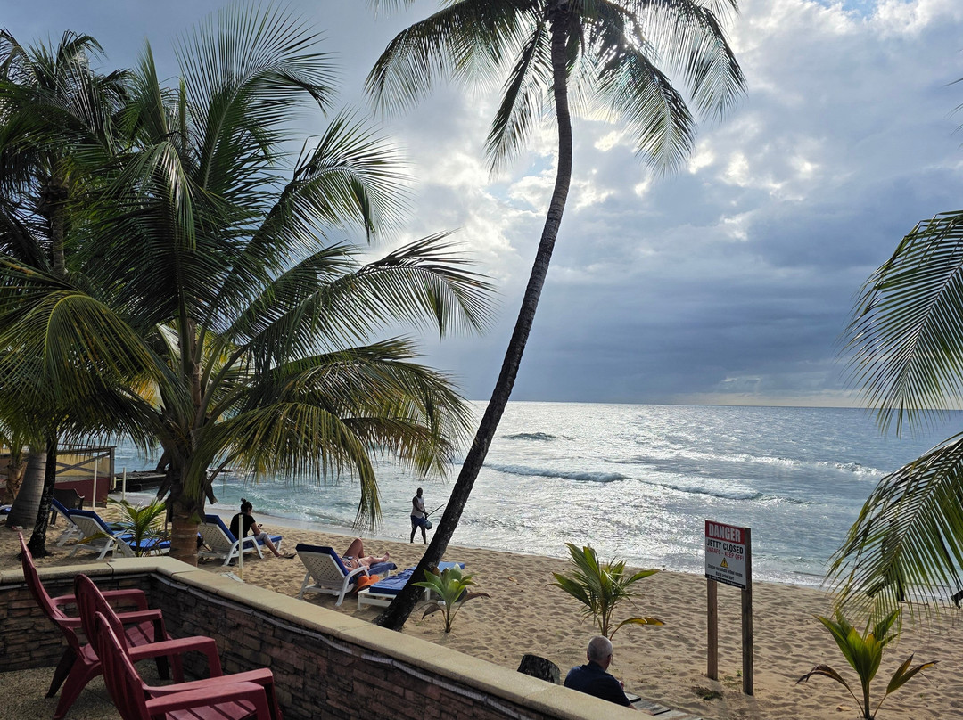 Sandy Point Beach Club主图