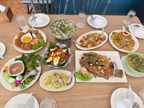 ร้านอาหารลานข้าว