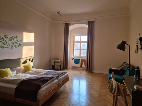 古尔克斯提聚福酒店主图