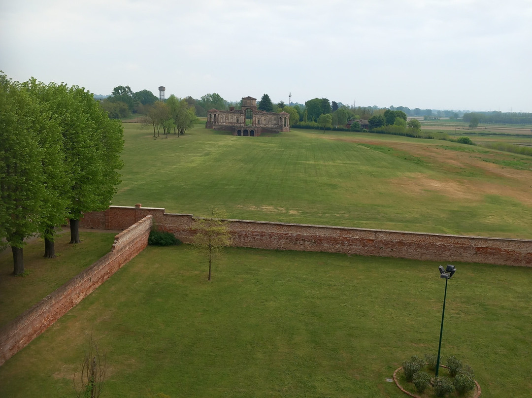 Castello Di Chignolo Po-Chignolo Po必去景点