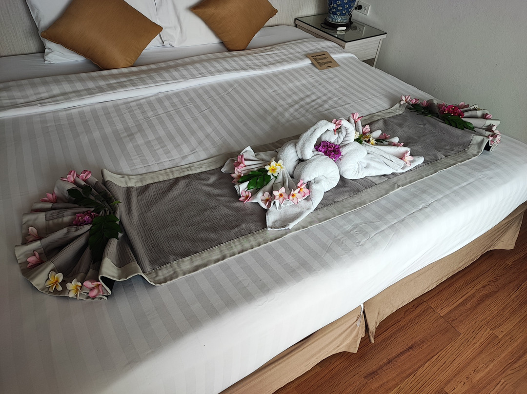 普吉岛凯特睿海湾酒店主图