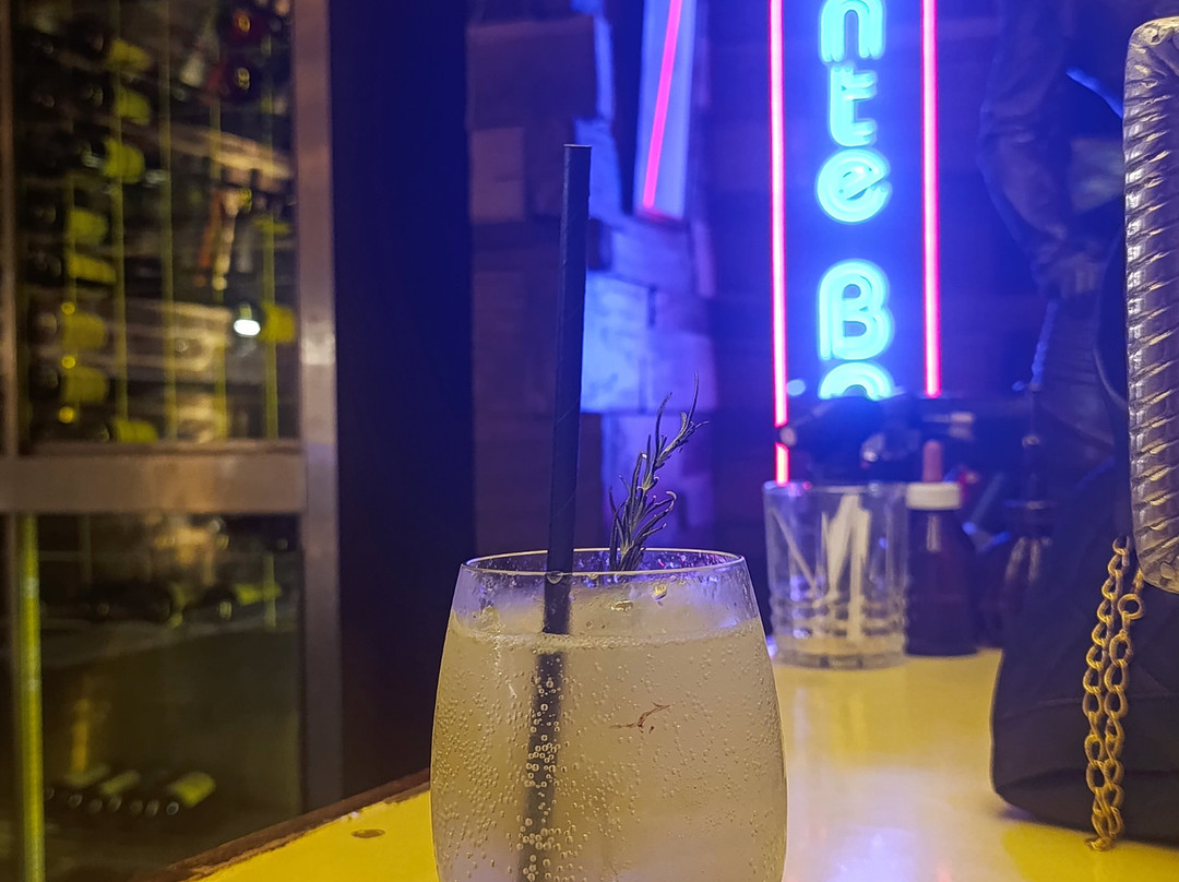 Dante Bar