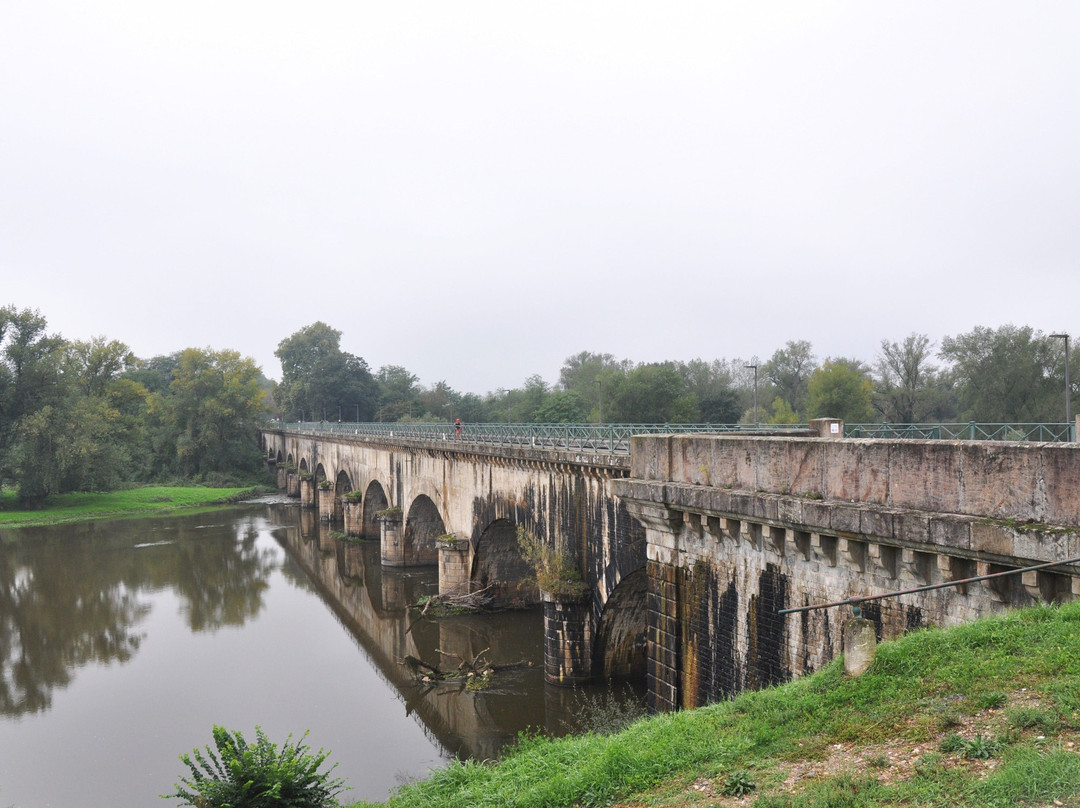 Canal bridge over the Loire-Digoin必去景点