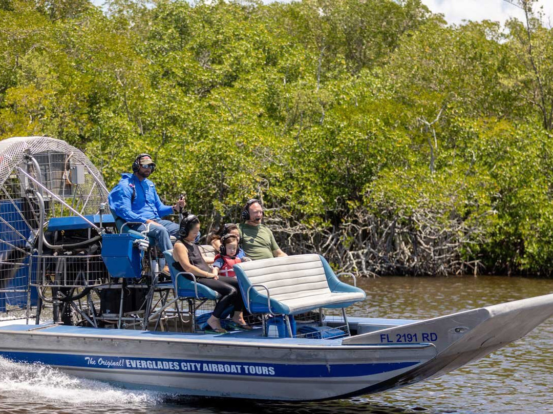 Everglades City Airboat Tours-大沼泽地必去景点