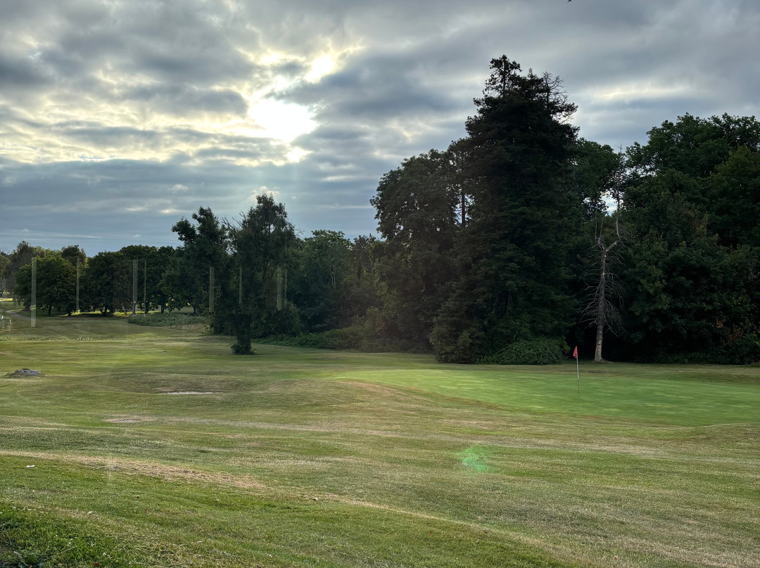 St. Pierre Golf & Country Club-切普斯托必去景点